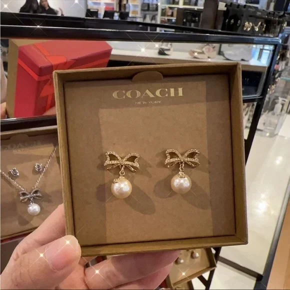 ‼️‼️last 3‼️NWT！Coach Bow Pearl Drop Earrings（CY107）fast shipping HOLIDAY GIFT - Picture 2 of 5